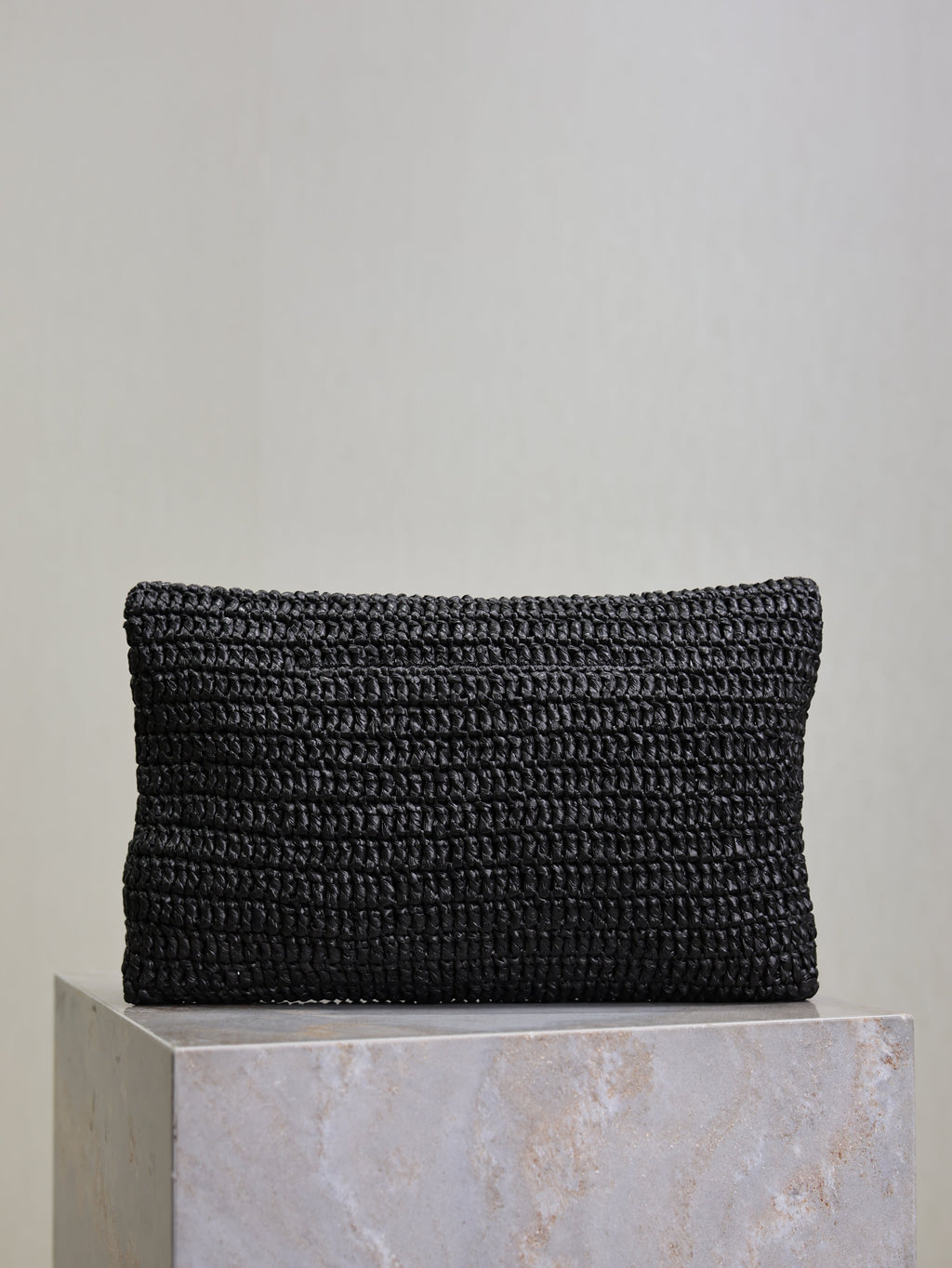 YSL 25S CASSANDRE LARGE ENVELOPE POUCH 29 IN BLACK RAFFIA GOLD HARDWRE