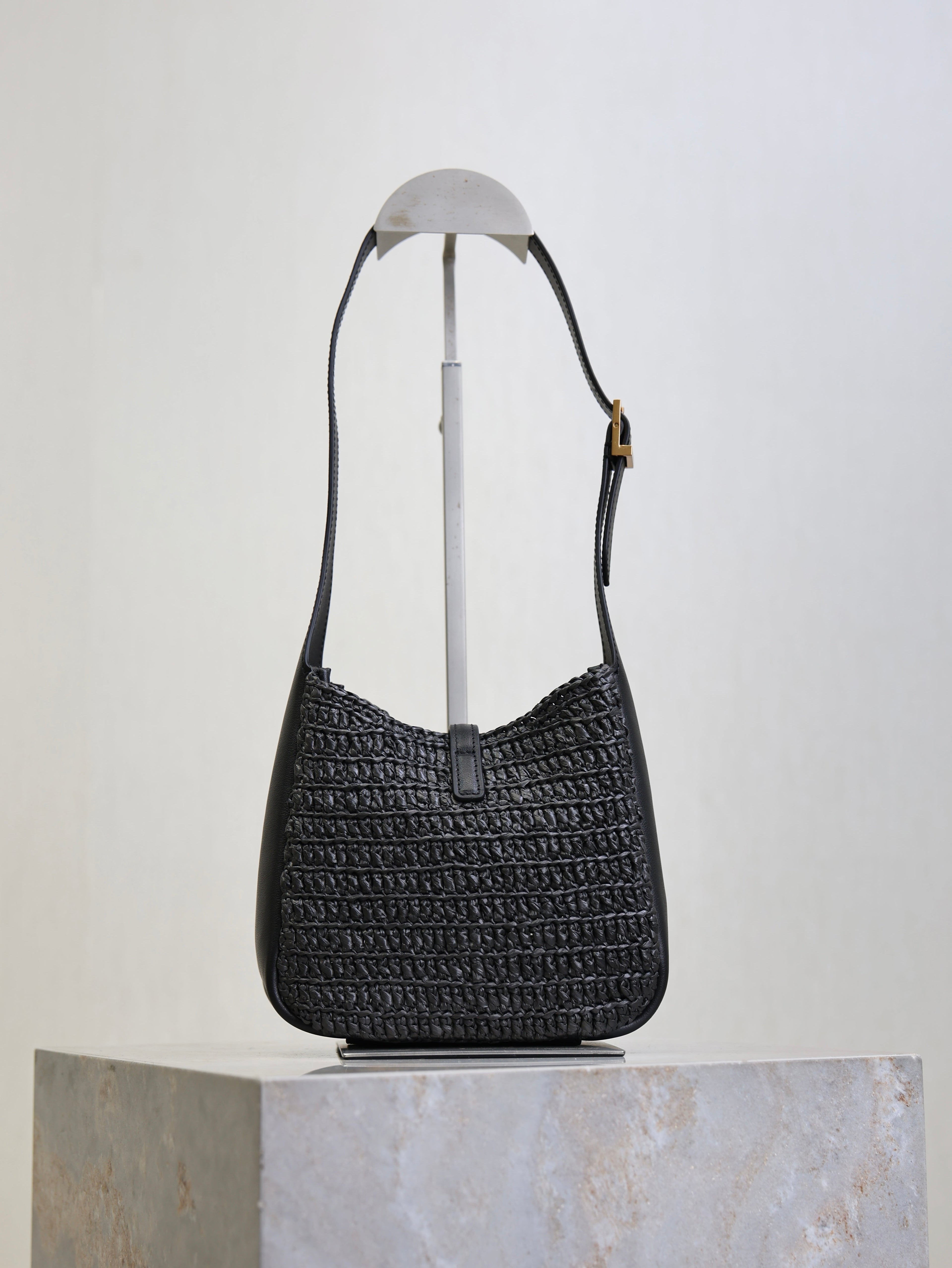 YSL 25S LE 5 À 7 SUPPLE SMALL 16 IN BLACK RAFFIA AND LEATHER GOLD HARDWRE