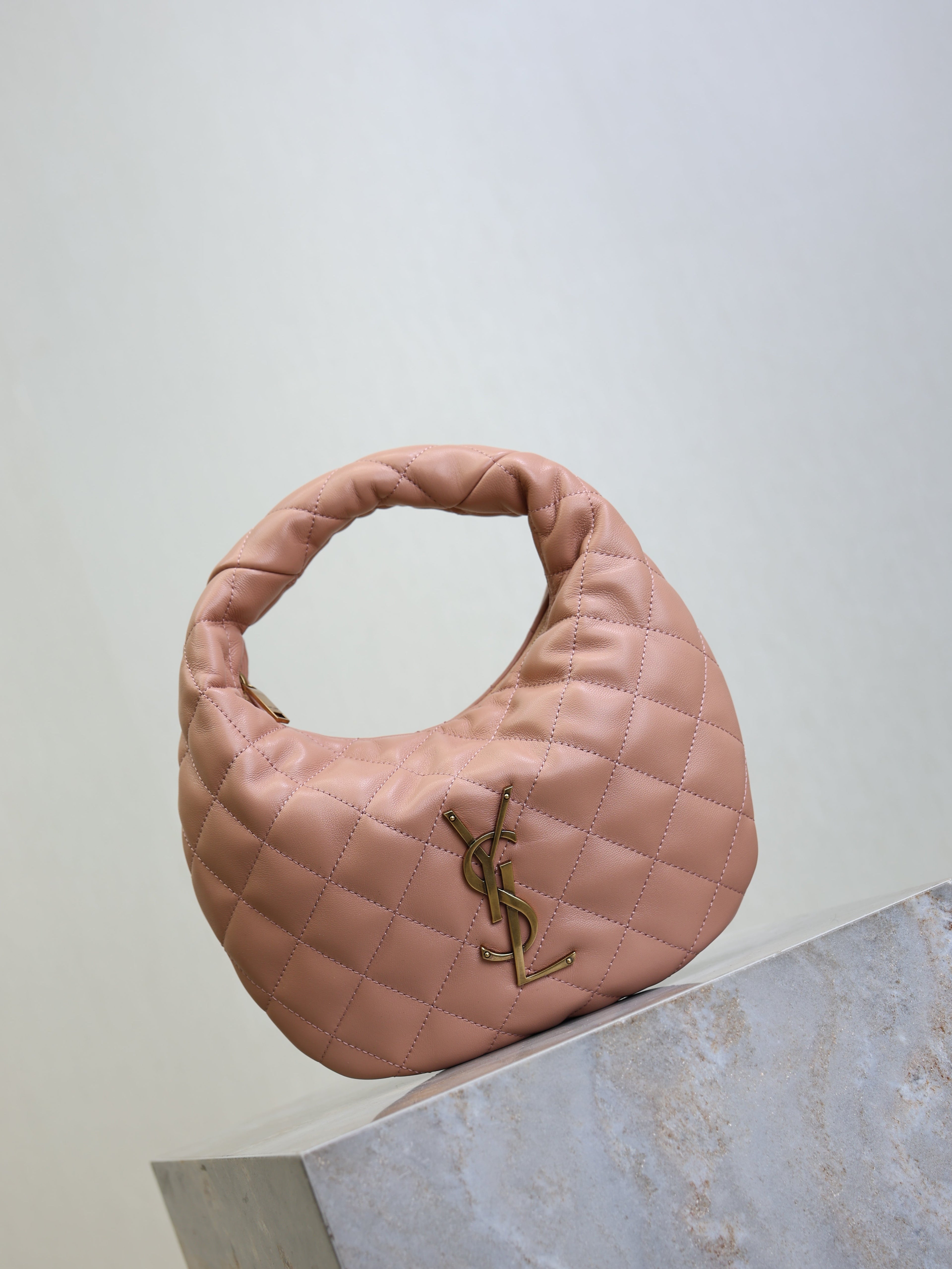 YSL 25S ICARINO 17 IN HORTENSIA QUILTED CALFSKIN GOLD HARDWARE