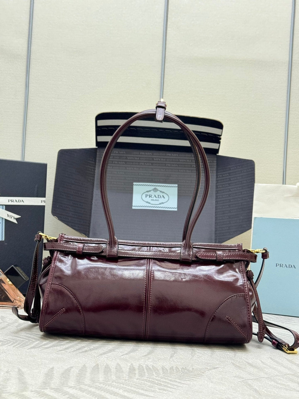 PRADA 25S BONNIE MEDIUM HANDBAG 32 IN BURGUNDY GLOSSY CALFSKIN