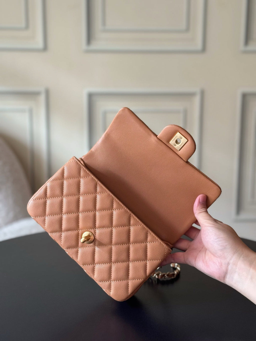 CHANEL 25S FLAP BAG 20 CM IN LIGHT BROWN CAVIAR LEATHER WITH GOLD HARDWARE