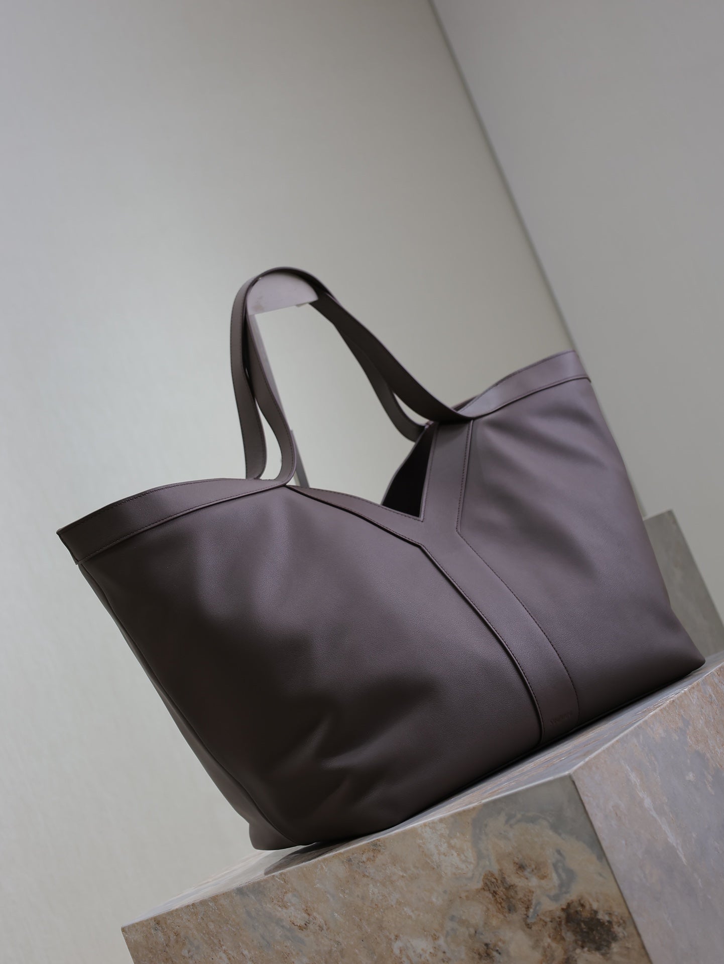 YSL 25S Y TOTE 50 IN PURPLE BROWN CALFSKIN GOLD HARDWARE